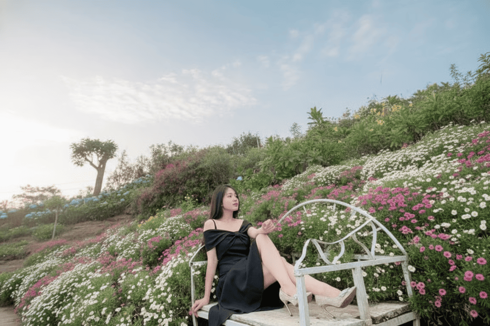 C&uacute;c họa mi nở rộ tạo n&ecirc;n khung cảnh trong trẻo, gi&uacute;p du kh&aacute;ch c&oacute; những bức ảnh nhẹ nh&agrave;ng, thanh khiết